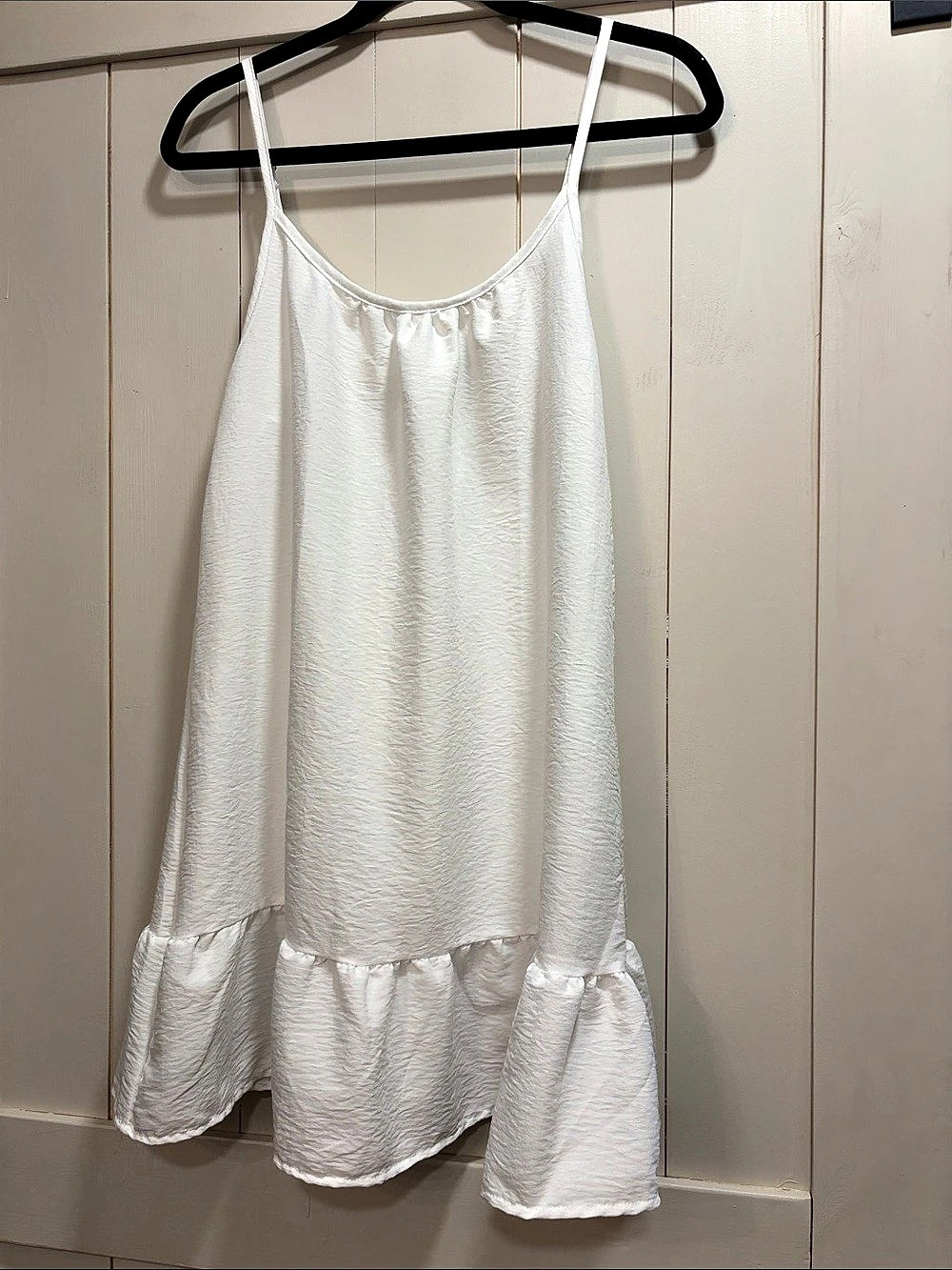 Textured Ruffle slip in White Size Large